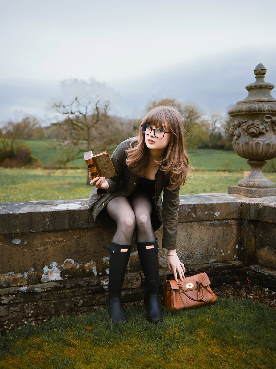 Just reading, being mega intellectual and that xPhotography by the amazing @sophbuckleyy